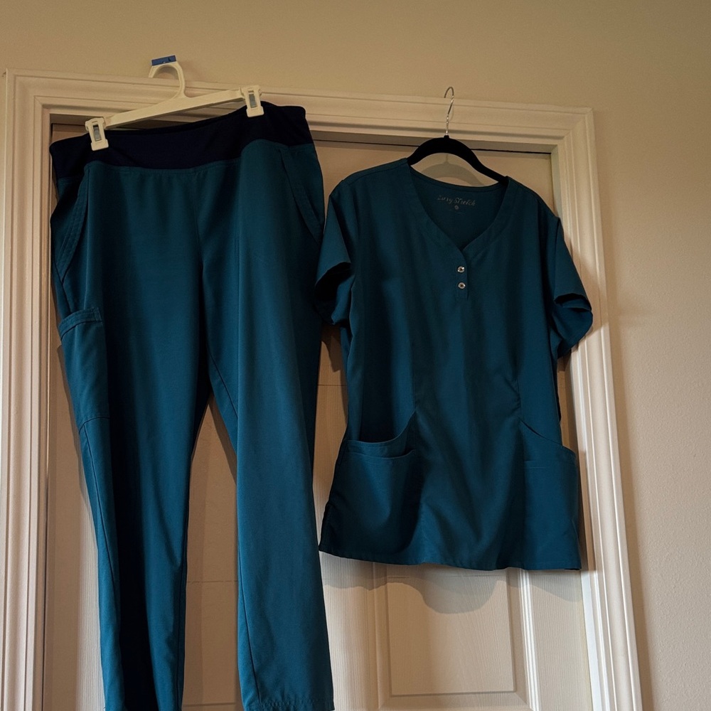 Uniform Advantage Teal Scrub Set